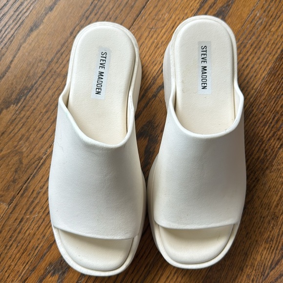 Steve Madden Slinky off white foam platform sandal. Size 8. - Picture 6 of 6